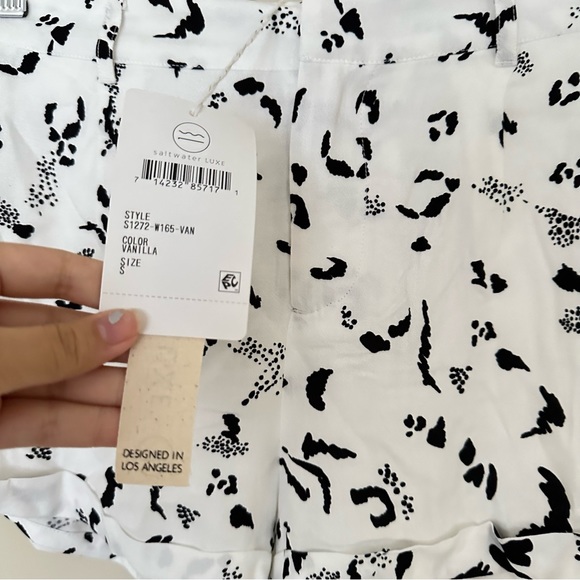 Saltwater Luxe Animal Print Cuffed Dress Shorts - Picture 5 of 9